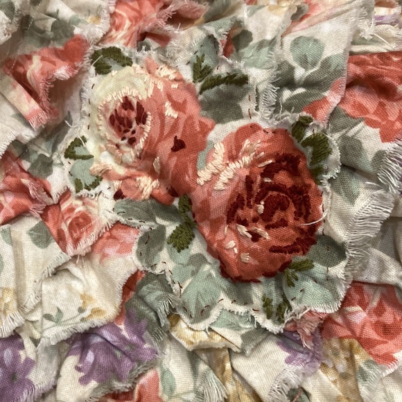 Jabot, magnolia pearl similar. Look alike ruffles colorful - Picture 6 of 16